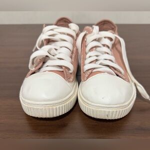 BCBG Girls Lace Up Low-Top Casual Sneaker size 4